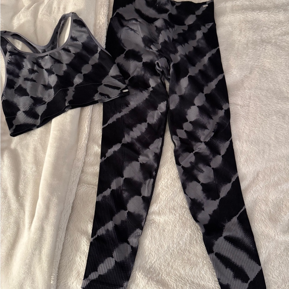 Victorias Secret PINK - Tye-Dye Black & Gray Ribbed Sports Bra and Leggings Set